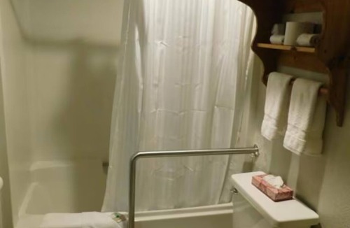 Packwood Hotel | Pet-Friendly & Comfortable Stay w/Free Parking | Near Packwood Lake Trailhead