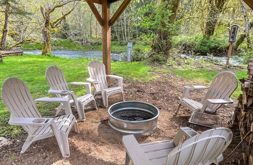 Longview Cottage | Pet-Friendly Cottage w/Big Covered Porch and BBQ