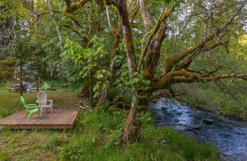 Longview Cottage | Pet-Friendly Cottage w/Big Covered Porch and BBQ