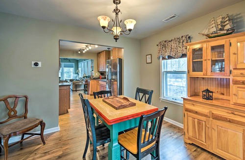 Delavan Lake House | Pet-Friendly Extended Stay Walk to Delavan Lake