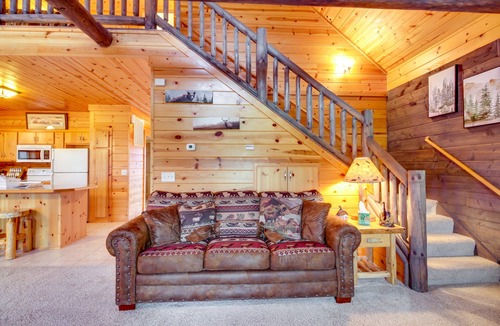 Garrison Cabin | Pet-Friendly Garrison Retreat w/Gas Fireplace!