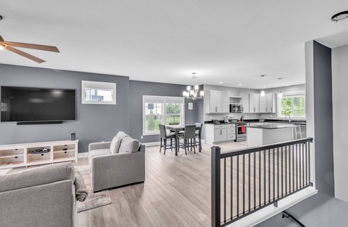 South Bend House | Pet-friendly Getaway With Golf & Private Patio Retreat 4 Bedroom Home
