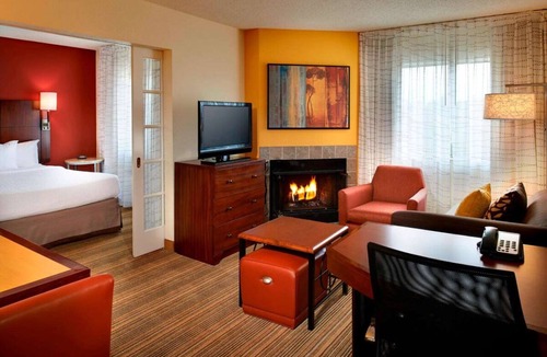 Warren Hotel | Pet-Friendly Haven, Free Breakfast! Comfort Guaranteed, 2 Classy Units!