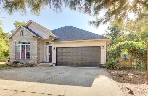 Springfield House | Pet-Friendly Home w/Yard, 2 Mi to Autzen Stadium