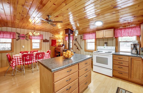 Irons Cottage | Pet-Friendly Irons Cottage w/Fire Pit & Fireplace