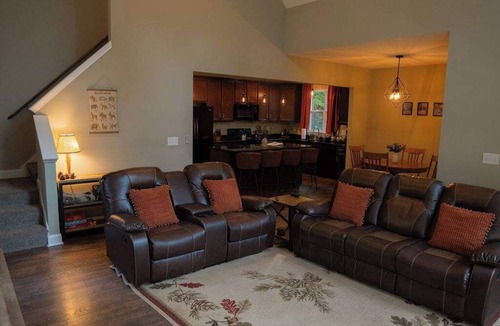 Rockbridge Cabin | Pet Friendly Modern Hocking Hills Cabin Hot Tub