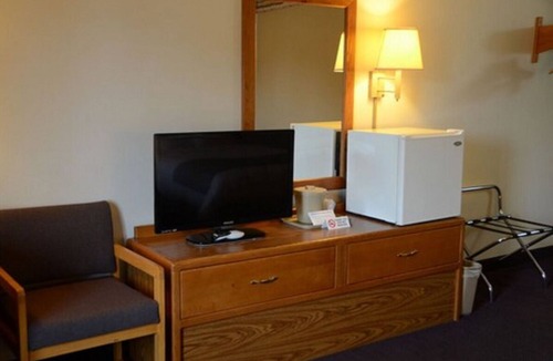 Thorp House | Pet-Friendly Property Near Conway Park, Free Breakfast and Parking