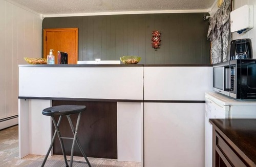 Lamberton Hotel | Pet-Friendly Room with Free Parking Close to Dairy Queen
