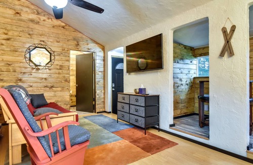 Sandy Cabin | Pet-Friendly Sandy Cabin w/ Spacious Fire Pit!