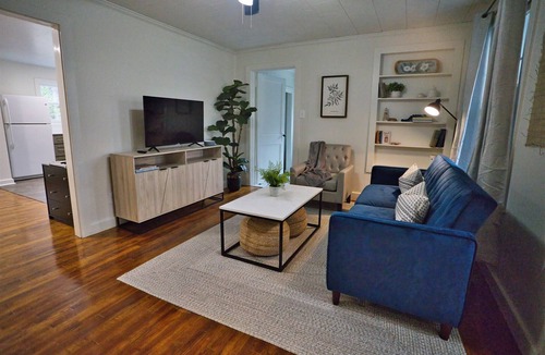 Laurel House | Pet Friendly, Walk to Park and Historic District