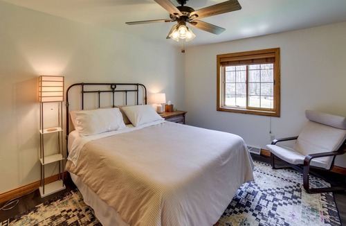 Brazeau Cabin | Pet-Friendly Wisconsin Cabin w/ Kayaks - Near Lake