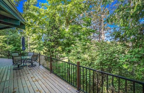 Bellaire House | Petoskey Stone Lodge