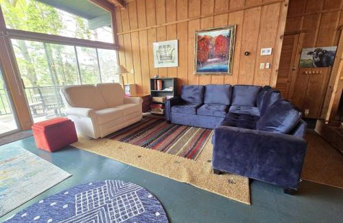 Bellaire House | Petoskey Stone Lodge
