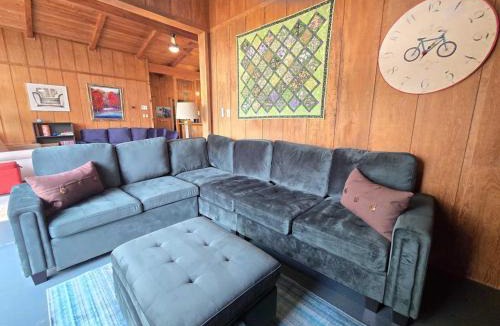 Bellaire House | Petoskey Stone Lodge