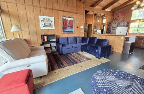 Bellaire House | Petoskey Stone Lodge