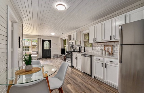 South Haven Cabin | Pickleball | HotTub (Shared) | 2.5 Acres | DogOK| FirePit