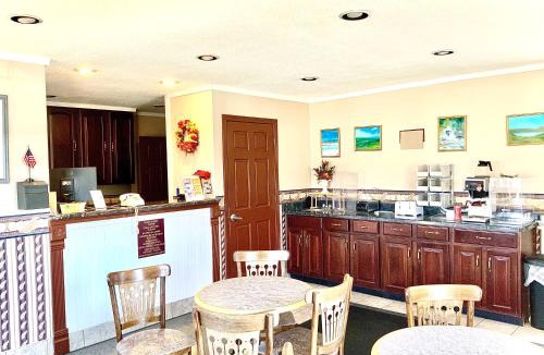 Lee Hotel | Pilgrim Inn