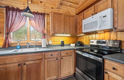 Rangeley Cabin | Pine Cabin at Rangeley Lake Resort - shared waterfront on Rangeley Lake