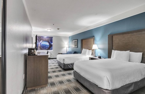 Webster Hotel | Platinum Inn & Suites Webster