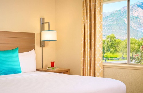 Flagstaff Hotel | Pleasant Stay, Convenient Location! Near Bushmaster Park, Pets are Allowed