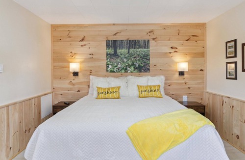 Arcadia Hotel | Pleasant Valley Resort – 17 Bedrooms for Large Groups, Retreats & Reunions
