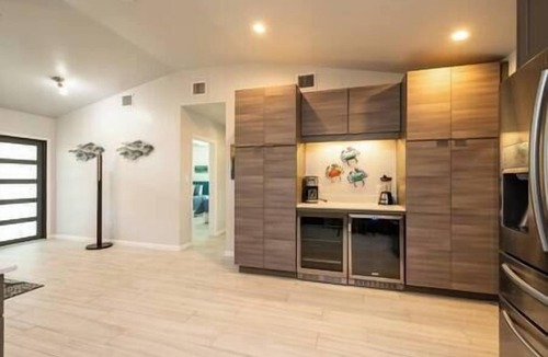 Midtown House | Plumeria Paradise, Modern Home Close to the Beach