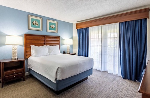 Pompano Beach Resort | Pompano Beach | Beachside Breeze Retreat | Pool + Beach