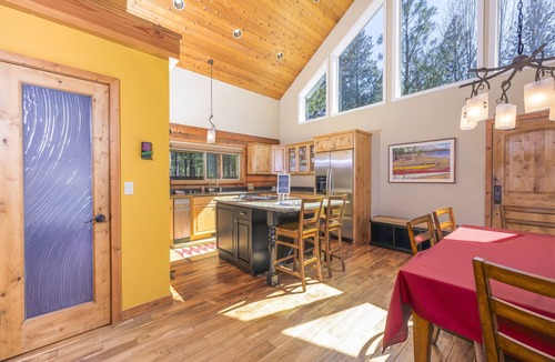 Sisters Cabin | Ponderosa Pines *Cabin + Casita*, Sisters OR