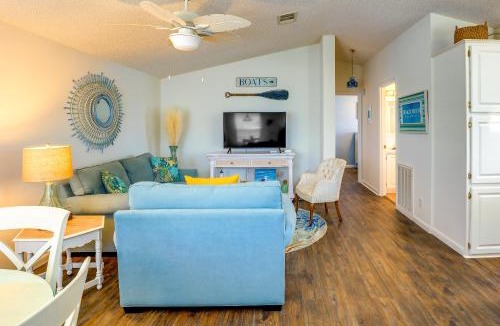 Hutchinson Island South House | Pool Access, Walk to Beach! Cozy Jensen Beach Home