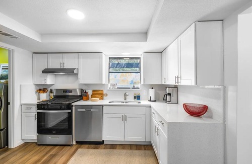 Sweetbriar House | Pool/Game Room/FirePit/Grill/Mins to SoCo & DT