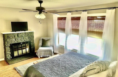 Laguna Park House | Pool, Hot Tub, Fire Pit & 200 Yards to Lake