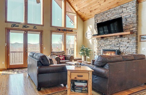 Helen Cabin | Pool, Hot Tub & Mountain Views: Cleveland Cabin