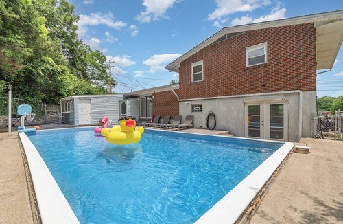 Southgate House | Poolside Escape
