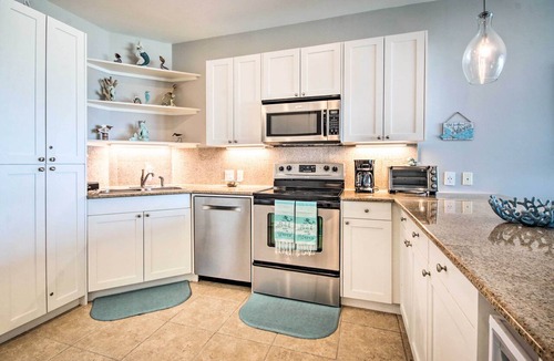 Galveston Condo | Poolside Fun & Beachfront Views! Galveston Condo