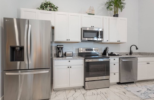Indian Point Villa | Poolside King Villa | 2-Min to SDC | Free Kayaks