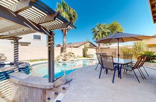 Copper Basin House | Poolside Tranquility