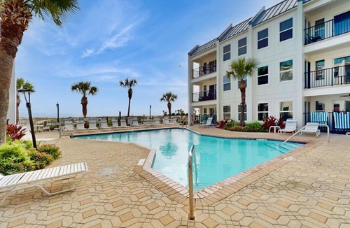Holiday Isle House | Poolside Villas 306