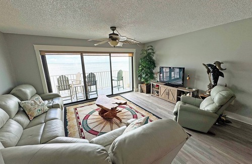 Tavernier House | POPULAR BAYFRONT Townhouse Futura Yacht Club, Pool, Dockage