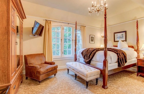 Irvington Bed & Breakfast | Portland's White House Bed & Breakfast - The Teddy & Edith Room