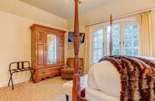 Irvington Bed & Breakfast | Portland's White House Bed & Breakfast - The Teddy & Edith Room
