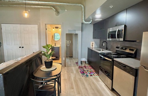 Detroit Apartment | Posh Studio, KING bed, Prime Location with Free Parking