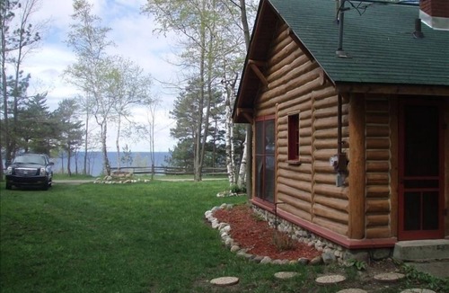 Harbor Springs Cabin | *Postcard*Adorable “Bliss” Log Cabin, Panoramic Lake Michigan and 6 Wooded Acres