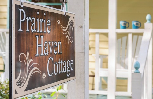 Rayne Cottage | Prairie Haven: Spacious Private Cottage in Cajun Country with 2 Bedrooms, Jetted Tub, and Garden Views