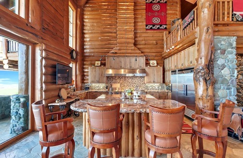 Port Orford Cabin | Premium Log Cabin Estate with Hot Tub and Helipad in Gold Beach, Oregon