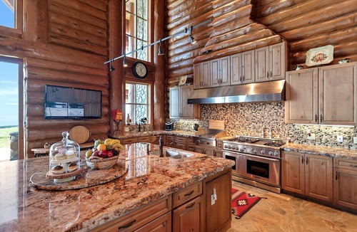 Port Orford Cabin | Premium Log Cabin Estate with Hot Tub and Helipad in Gold Beach, Oregon