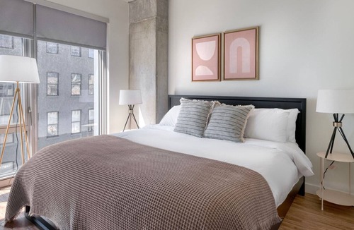 West Loop Gate Apartment | Premium West Loop 1BR w/ Deck, Pool & Gym, 3 blocks to L, by Blueground