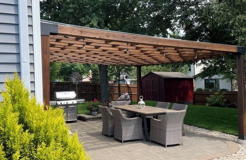 Roselle House | President's Cup Get-Away Home! Enjoy a nice home with a beautiful backyard!