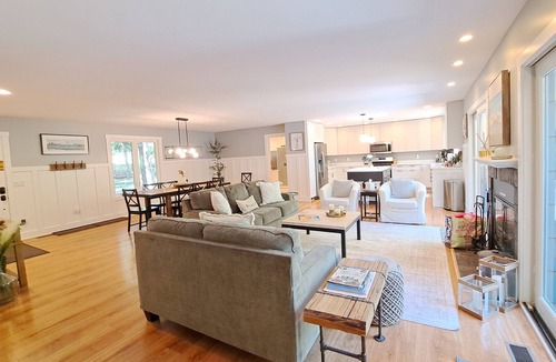 Union Pier House | "Price Improvement" Quiet Neighborhood Heated pool Firepit Hot Tub