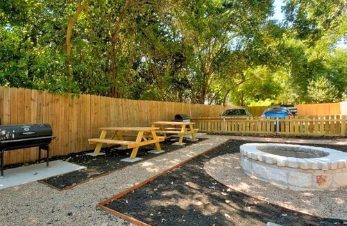 Zilker Apartment | Prime Soco Comfy 2BR King Suite w Pool Parking