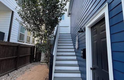 Shady Acres Apartment | Private 1 bed 1 bath Studio Garage Apartment in the Heights + Free WIFI
